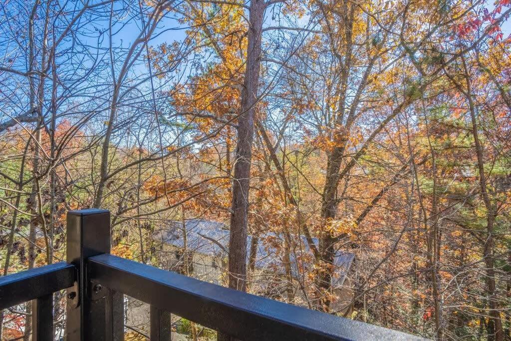 Sasquatch Lodge E Sleeps 13 Gatlinburg Exterior foto